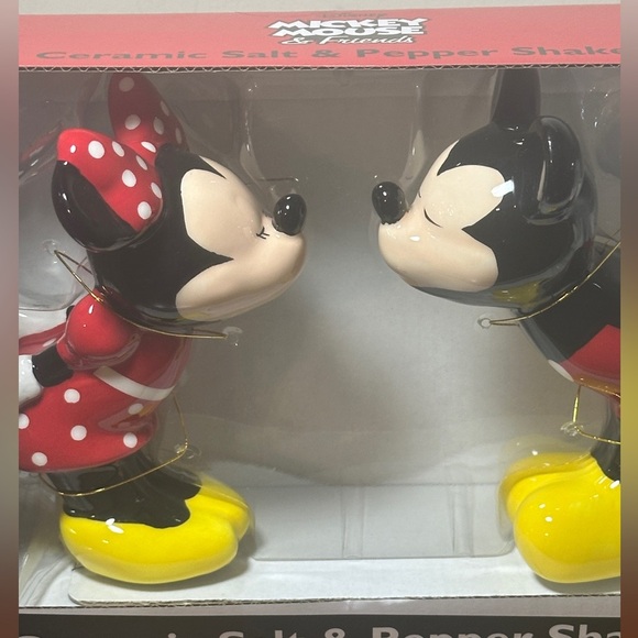NIB - Disney Mickie & Minnie Ceramic Salt and Pepper Shakers. - Picture 2 of 5